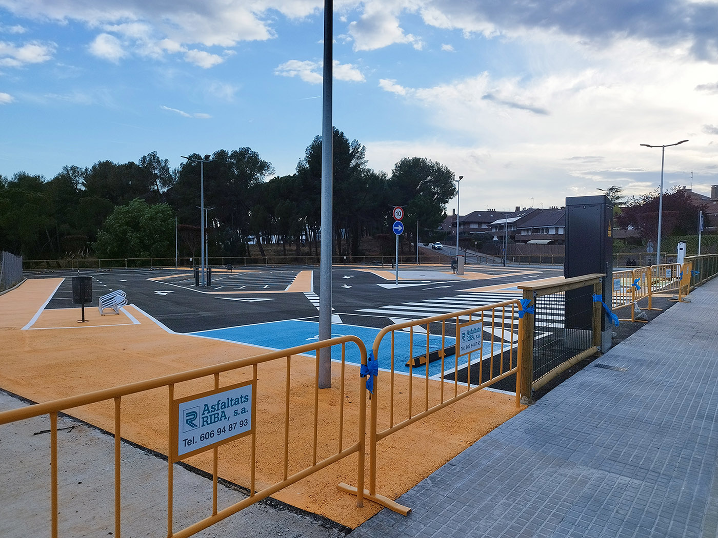 Pavimentació asfàltica - Asfaltat d'una zona de parking.