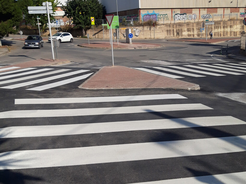 Pavimentació asfàltica - Cruïlla pavimentada a Rubí